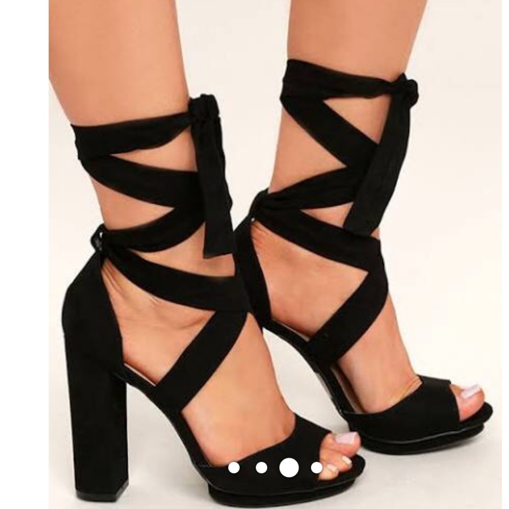 ✨Strappy Black Heels✨